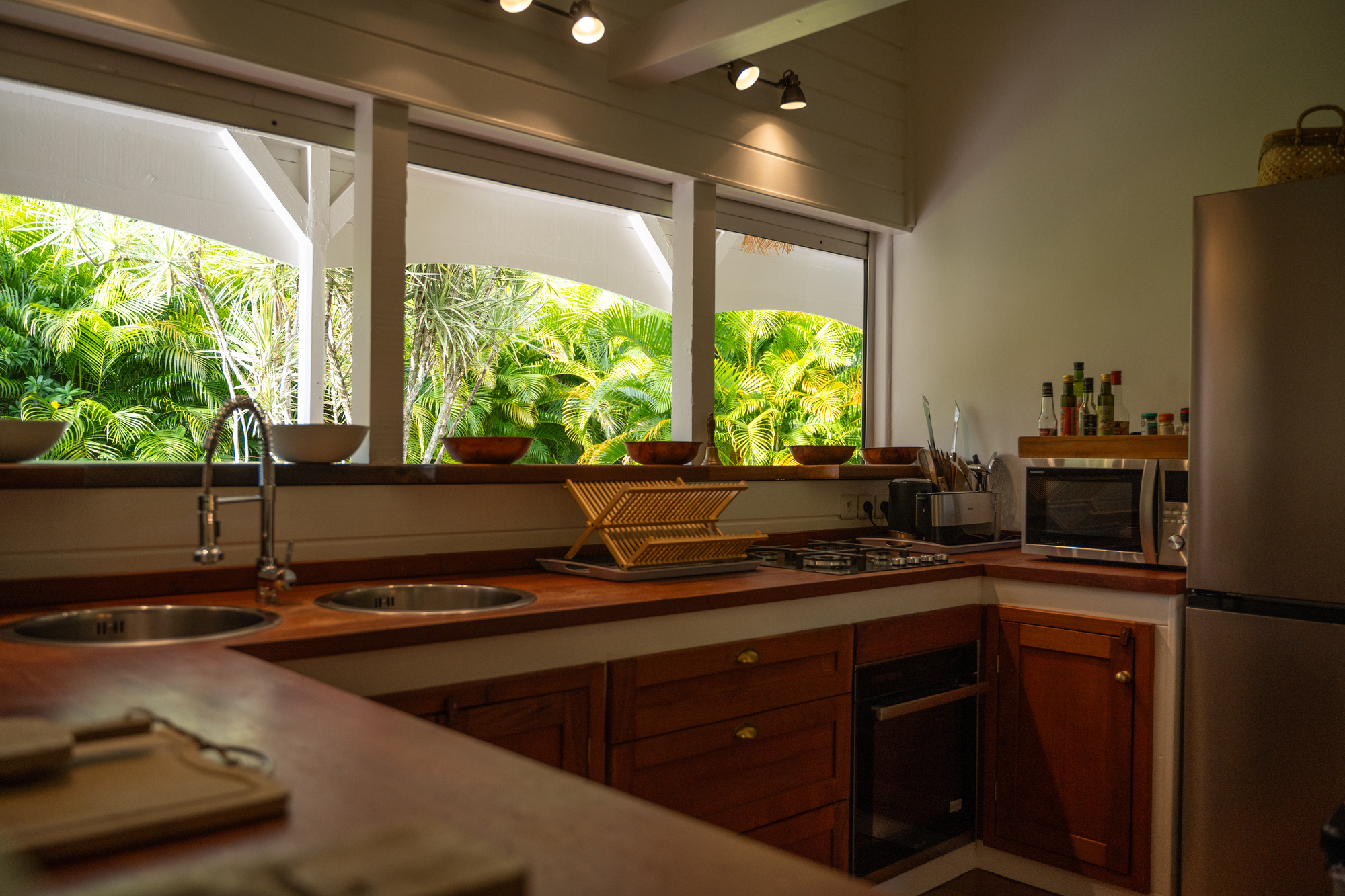 Cuisine équipée avec bar extérieur