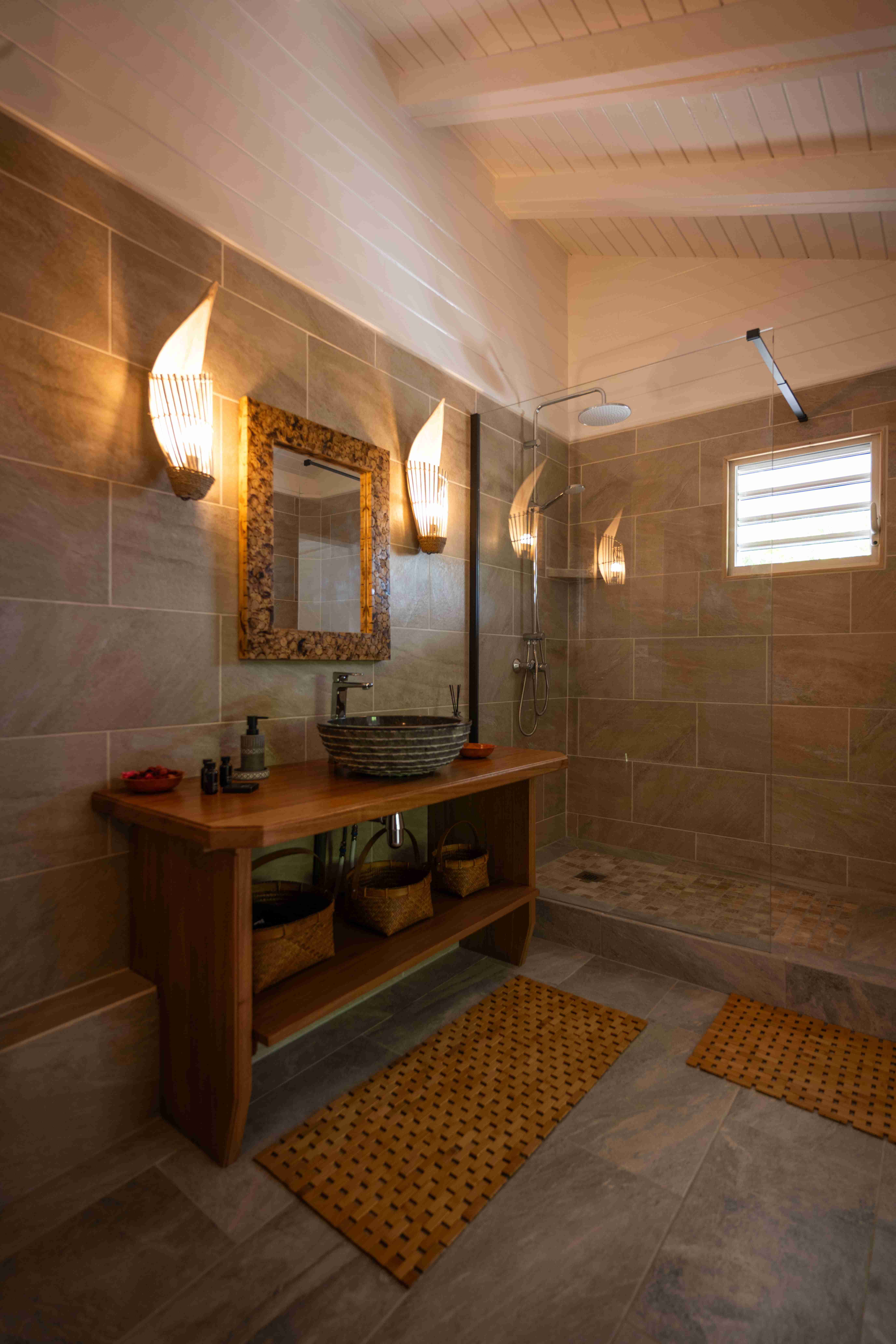 Salle de bain & wc attenants à la suite 'Asie'