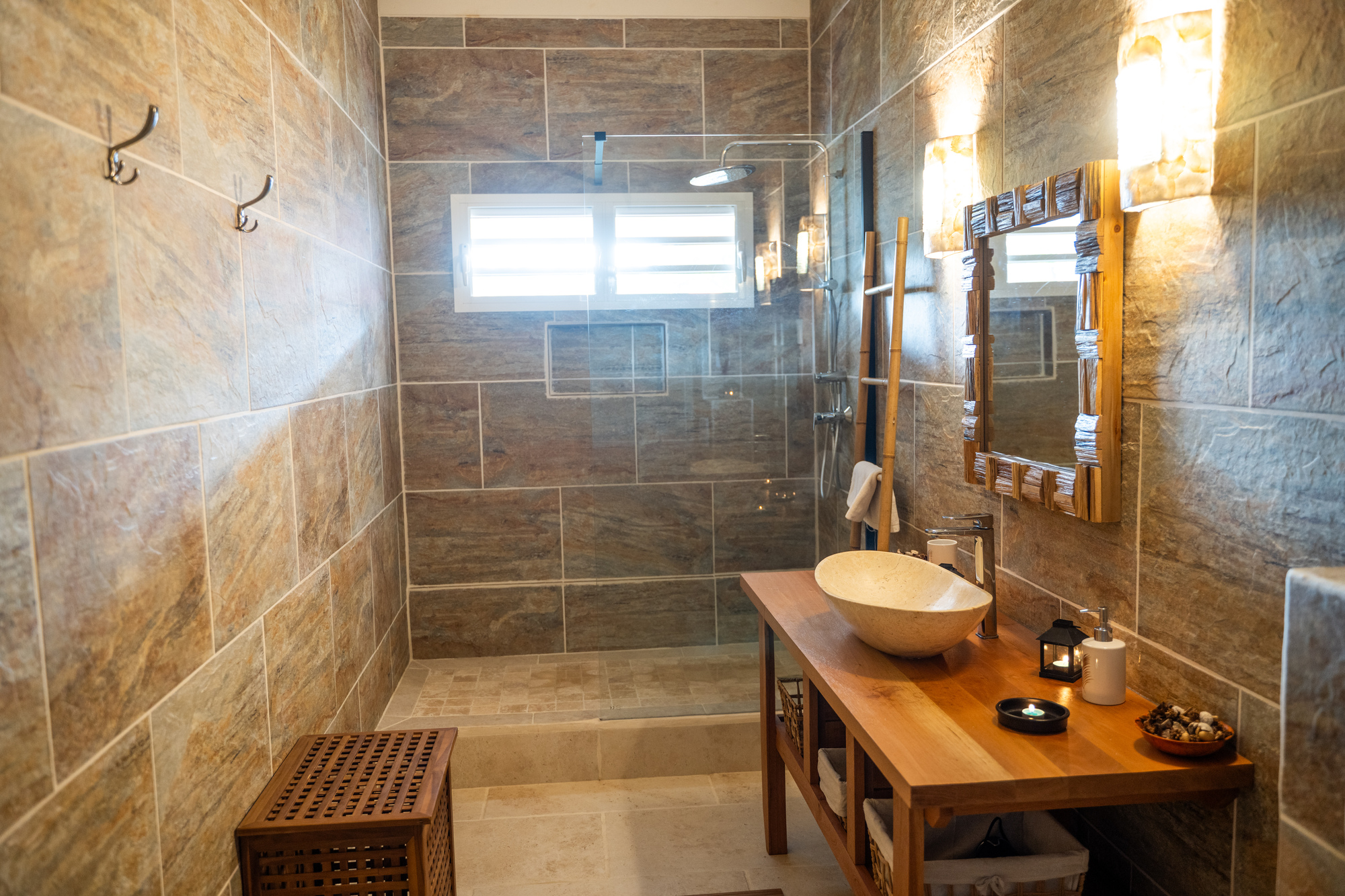 Salle de bain & wc indépendant commune aux chambres 'Tropical' et 'Caraïbes'