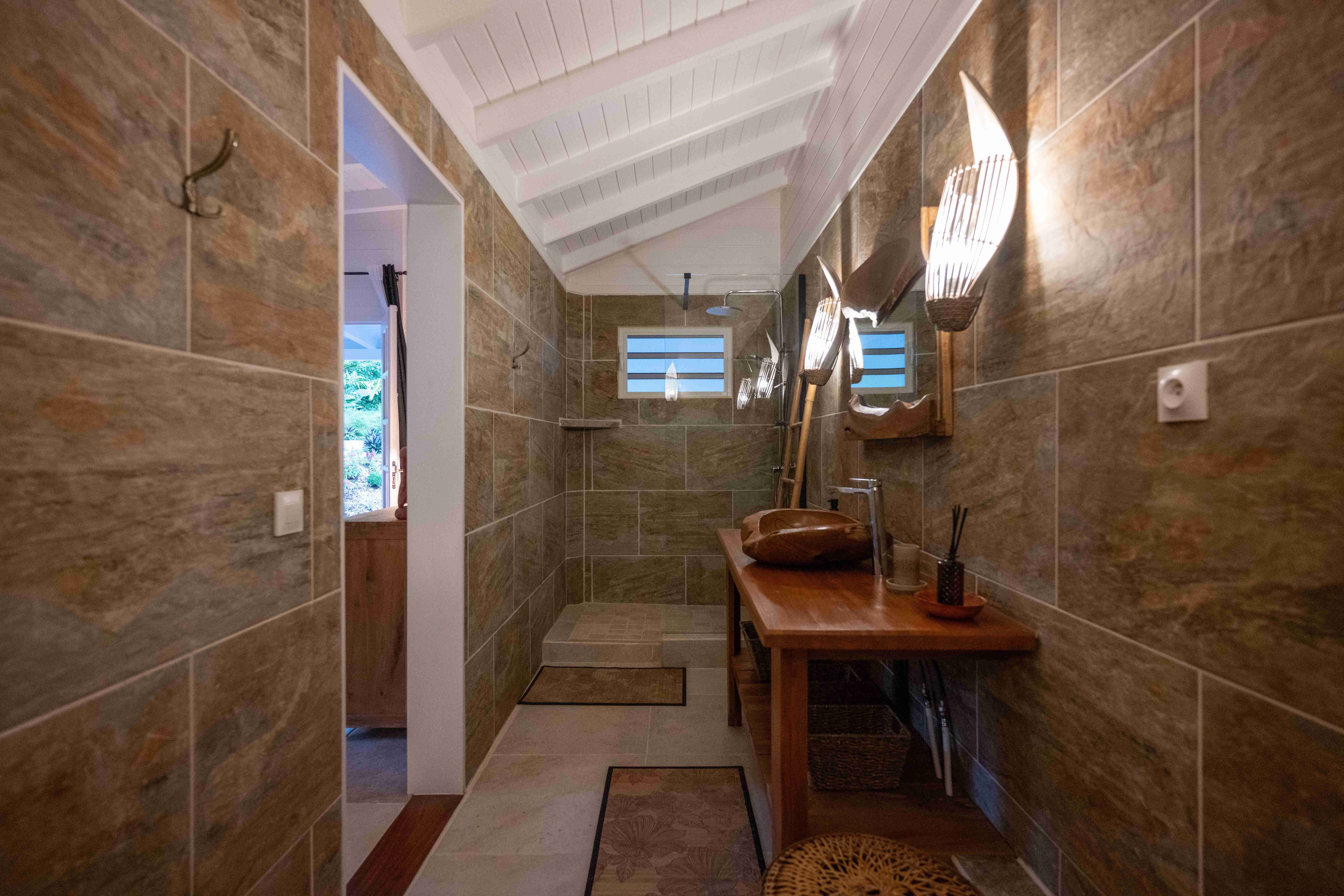 Salle de bain & wc attenants de la suite 'Afrique'