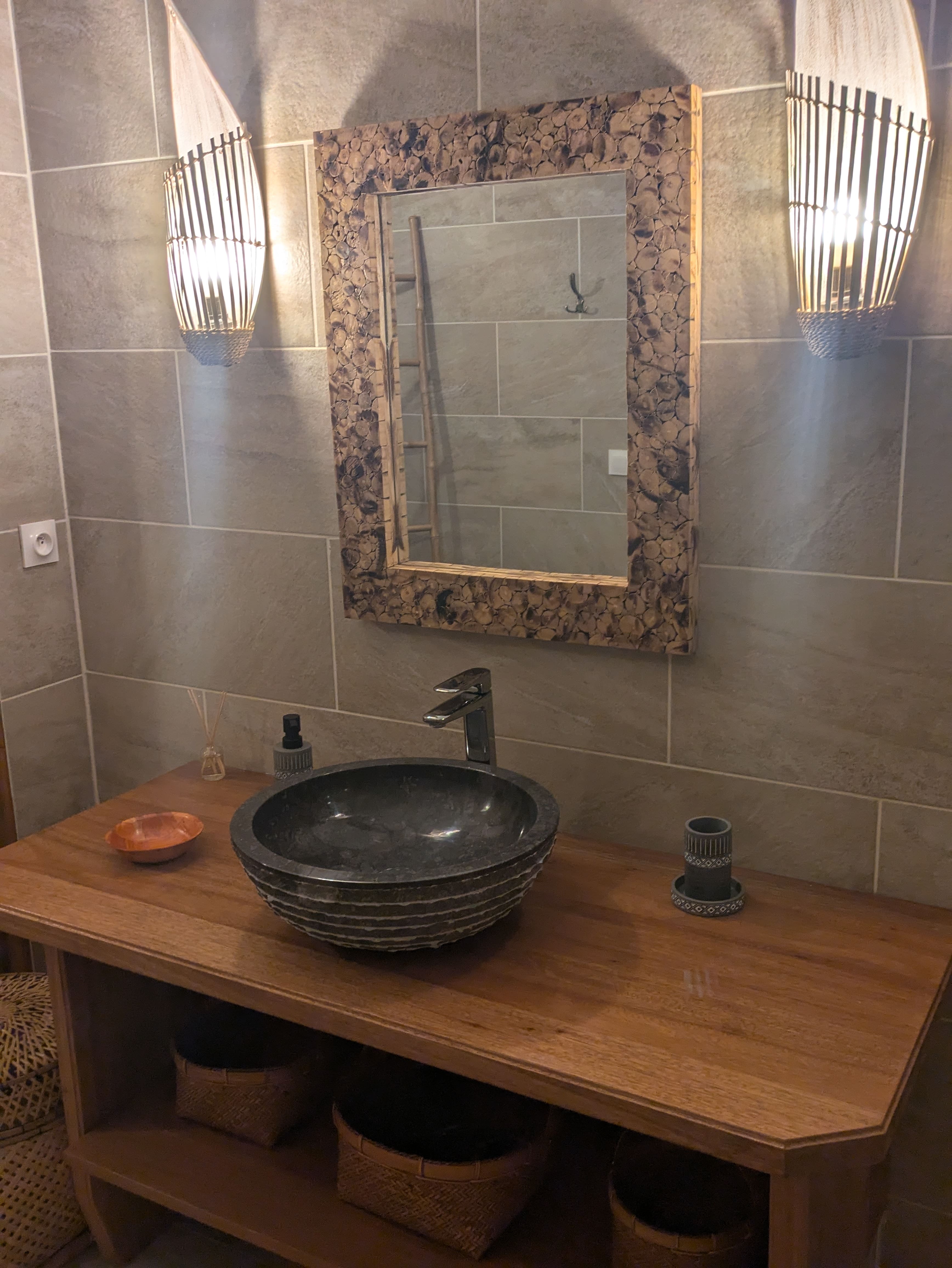 Salle de bain & wc attenants de la suite 'Asie'
